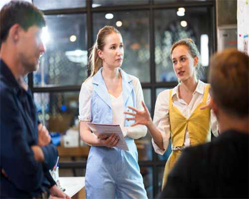 韩亚航空坠毁在美国机场，半数乘客为中国人，美国高官提前换乘？