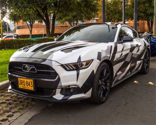 女子进破庙躲雨，遇见白蛇，白蛇说：快解开你的腰带