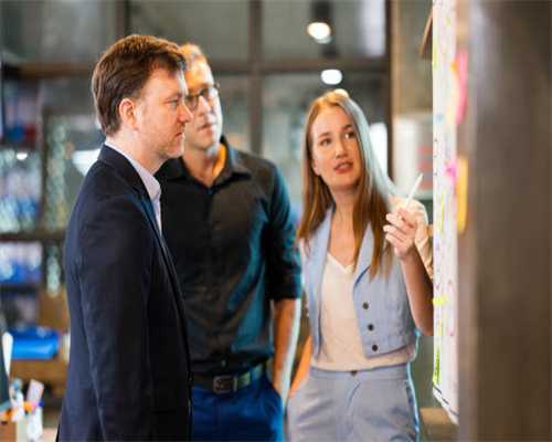 江苏国泰收盘上涨2.29%，滚动市盈率9.59倍