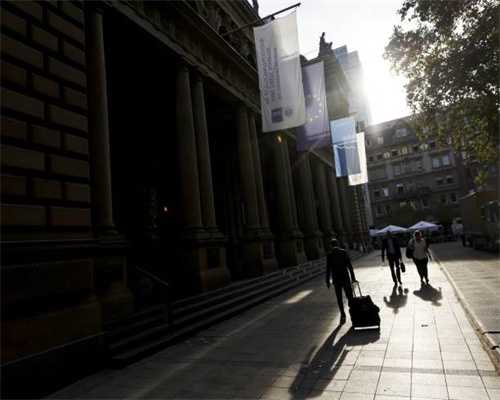 故事：被逐出皇室后的公主惨遭退婚，转身却被侯府世子追着示爱