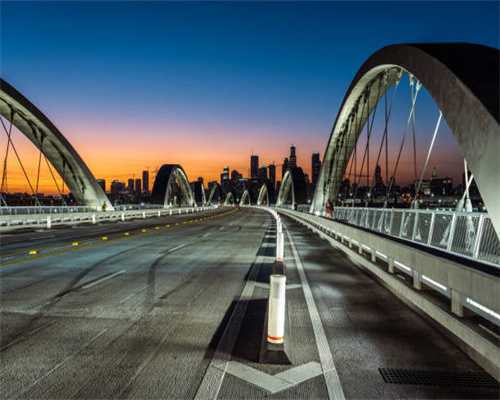 毕业生去应聘却被骗花钱培训，媒体调查“招转培”陷阱