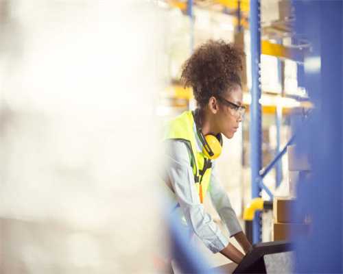 中国工程师如何在阿联酋哈里发港建大楼？